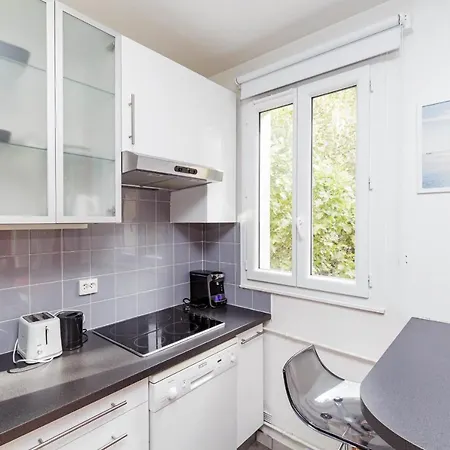 Apartment A Cosy Nest With A Balcony Near The Seine
