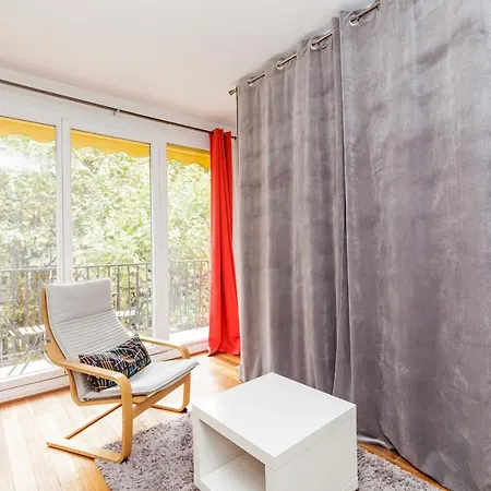 Apartment A Cosy Nest With A Balcony Near The Seine Paris