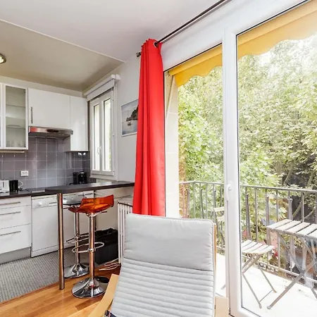 A Cosy Nest With A Balcony Near The Seine Apartment Paris