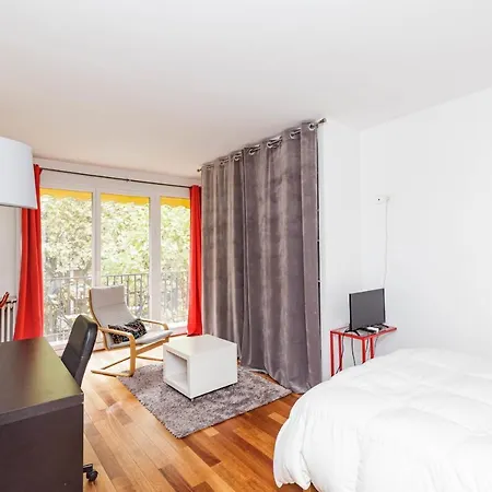 A Cosy Nest With A Balcony Near The Seine * Paris